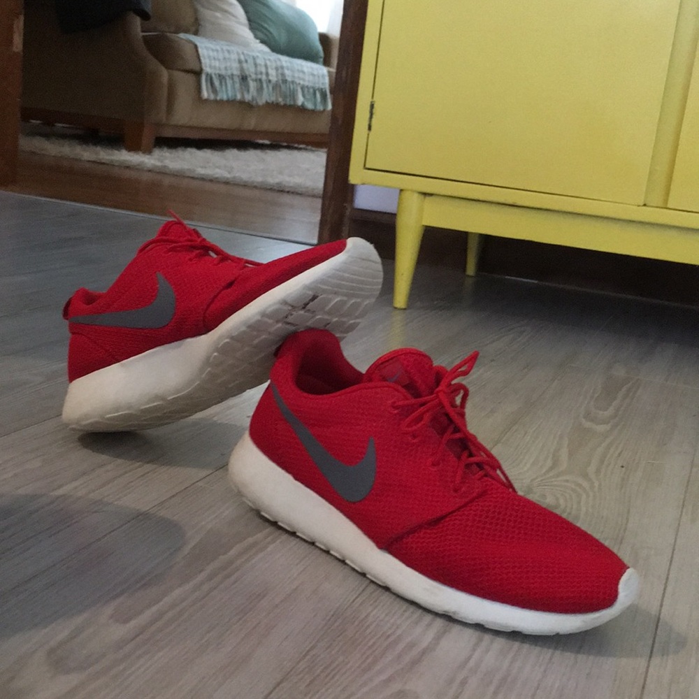 Nike Roshe run sneakers🏃🏻PRICE FIRM